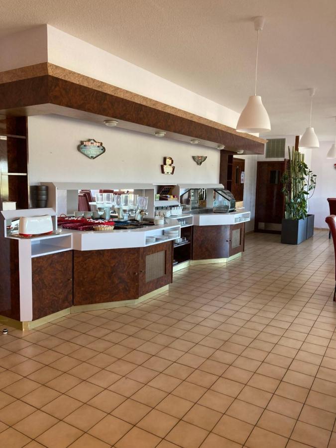 Brit Hotel Essentiel Moulins Avermes Exterior photo